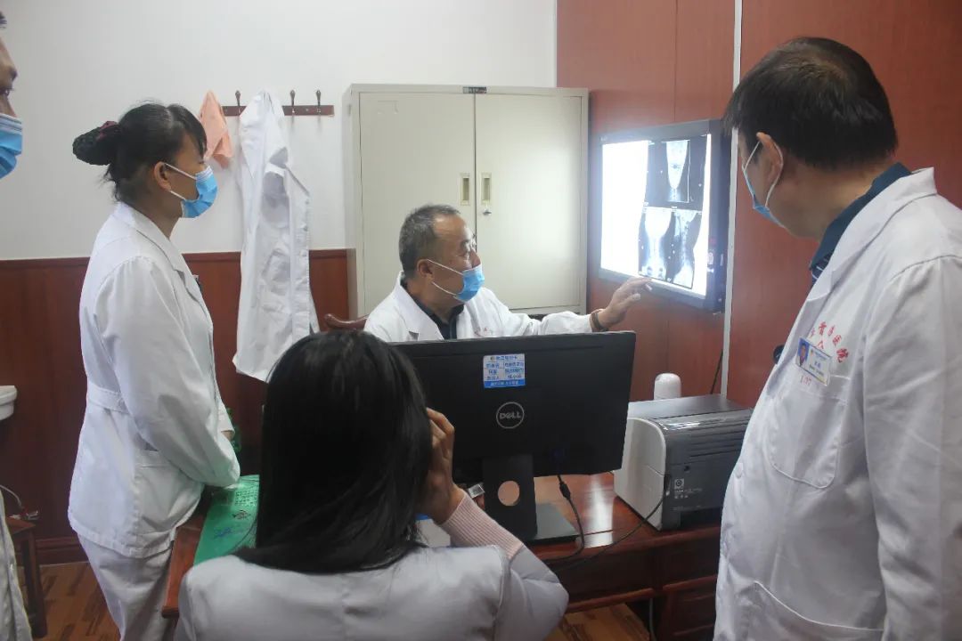 坐诊,讲座 坐诊,讲座